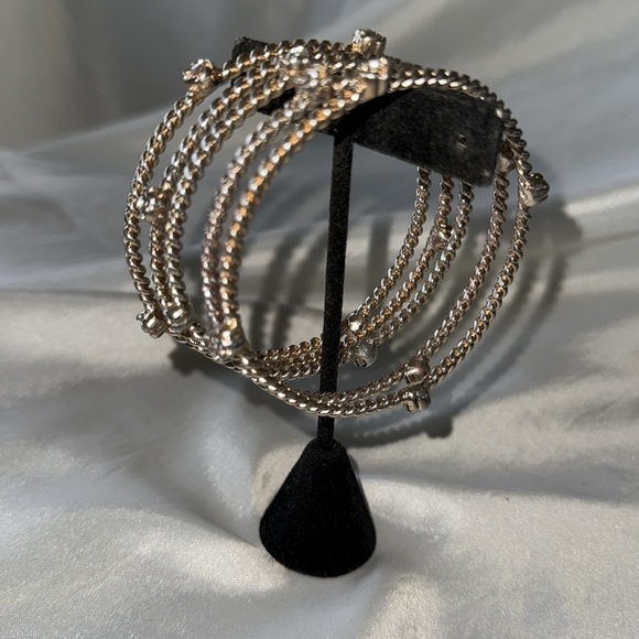 Elegant Gold Cable Bangle Set Rhinestone Flower Accents Set of 5 - Picture 5 of 11